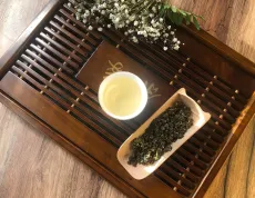 Jasmínový oolong z Taiwanu - kvalitní taiwanský jarní oolong z oblast Shan lin xi jemně ovoněný jasmínovými kvítky