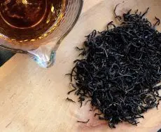 Nandi black - černý čaj z Keni - kvalitní sypaný černý čaj detail čajových lístků