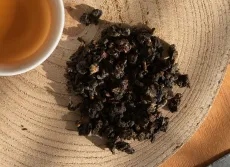 Gaba oolong Jin xuan - taiwanský tmavý oolong se zvýšeným obsahem GABA - detail čajových lístků