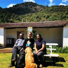 čajová zahrada v Nilgiris - Vijay, Banoo a já